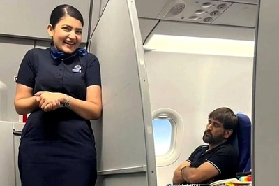 'Invasion of Privacy': Fans Divided on Viral Video of MS Dhoni Being Filmed by Flight Attendant; Watch