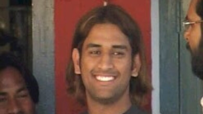 Cricket fans slam Dhoni's hairstyle