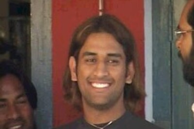 Cricket fans slam Dhoni's hairstyle