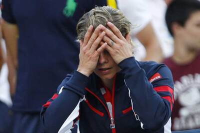 Top guns cruise, Clijsters waves good bye