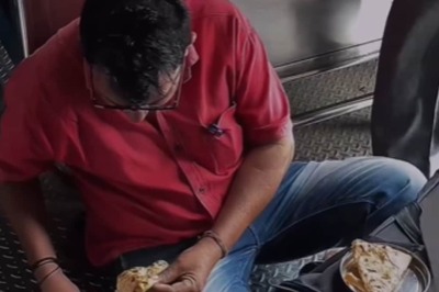 This Video Of Father Having Meal On Train's Floor Will Make You Cry