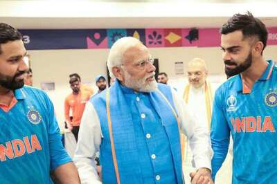 PM Narendra Modi Holds Virat Kohli And Rohit Sharma's Hands in Dressing Room After India's Defeat in World Cup Final