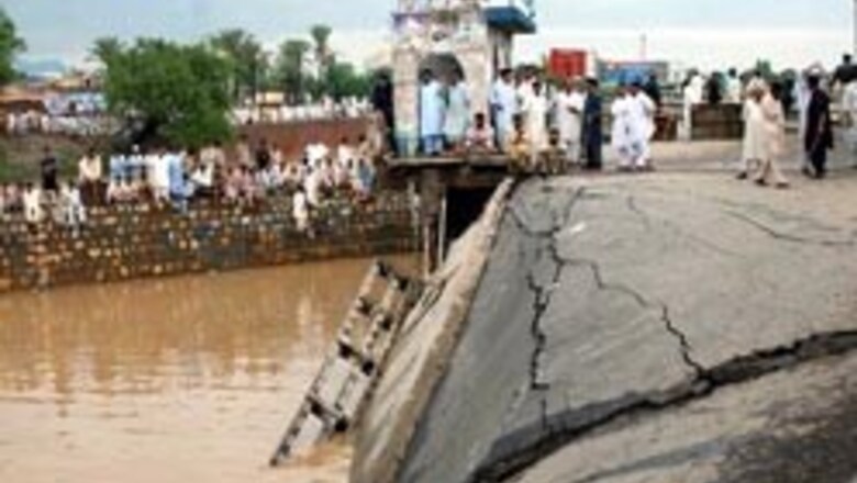 40 killed in Pak bridge collapse