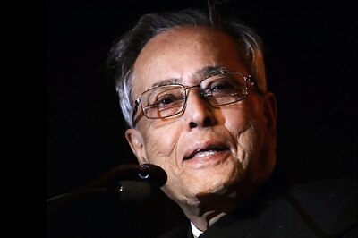 President Pranab Mukherjee congratulates Queen Elizabeth on her 89th birthday