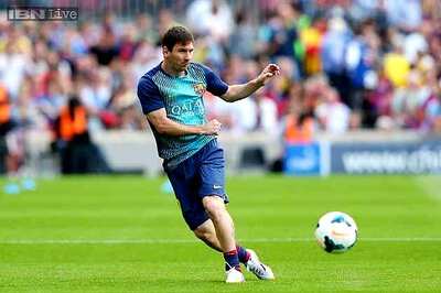 Lionel Messi signs new contract with Barcelona