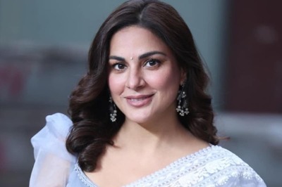 Shraddha Arya Is An ‘Old School’ Charm In This Blue Powder Saree