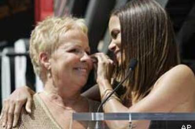 H'wood buzz: Beyonce rocks, Halle walks