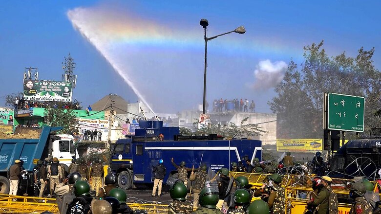 8 Opposition Parties Liken Use of Tear Gas, Water Cannons on Agitating Farmers to 'Waging War'