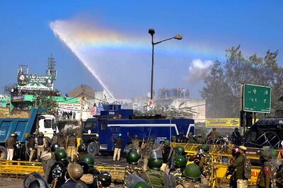 8 Opposition Parties Liken Use of Tear Gas, Water Cannons on Agitating Farmers to 'Waging War'