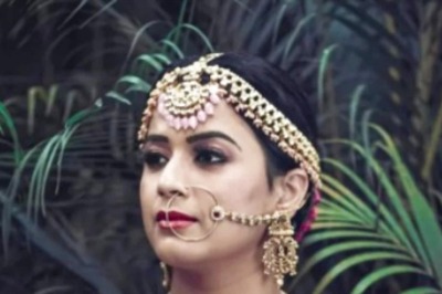 Watch: Marathi Actress Prajakta Gaikwad Enjoys Karonda On Sets Of Aai Mazi Kalubai