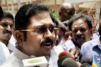 SC Agrees to Hear Plea of TTV Dhinakaran on Common 'Pressure Cooker' Symbol