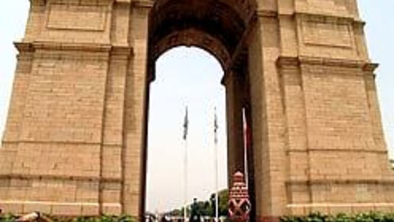 Man held for making Delhi bomb calls