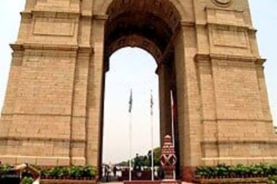 Man held for making Delhi bomb calls