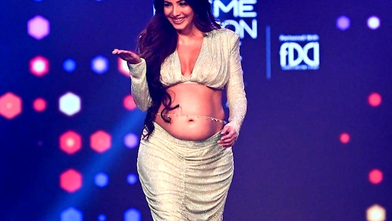 Arjun Kapoor's Sister-in-law Antara Flaunts Baby Bump On the Ramp, Malaika Arora Turns Fangirl