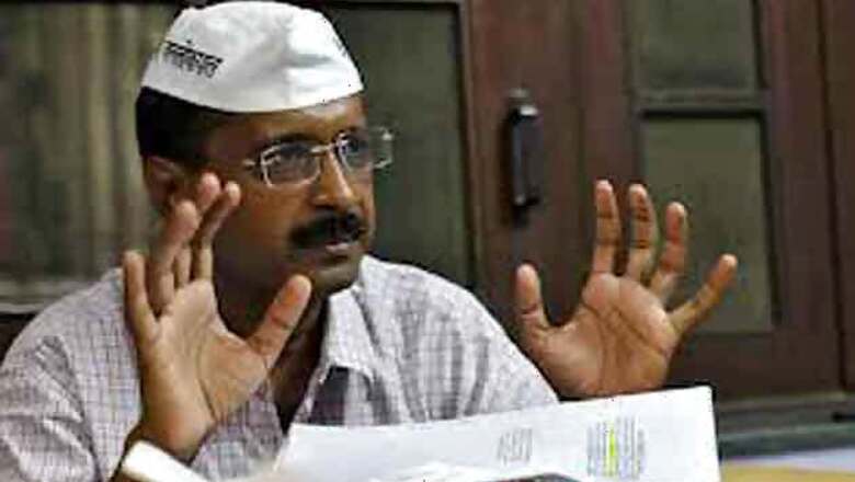 Arvind Kejriwal mobbed; police disperse angry protestors