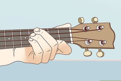 How to Play an E Chord on the Ukulele