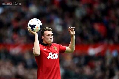 Phil Jones extends Man United contract