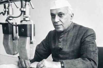 Jawaharlal Nehru's Statue Blackened in West Bengal, Three-way Blame Game On