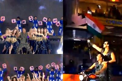 IPL 2024: Akshay Kumar Brings Out Desi Boys at CSK vs RCB Match, Tiger Waves India's Flag on Bike