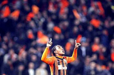 Manchester United eyeing Brazilian midfielder Willian