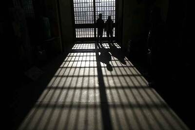 Mumbai: Firing outside prison, employees injured