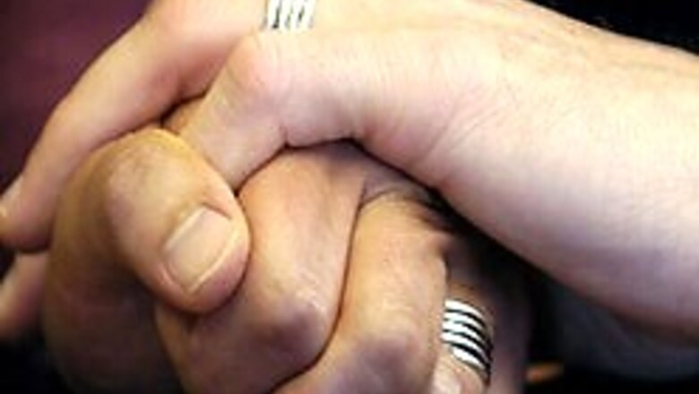 Hindu, Muslim families exchange kidneys
