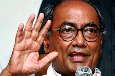 Ishrat Jahan case: Digvijaya Singh seeks clarification from Shinde