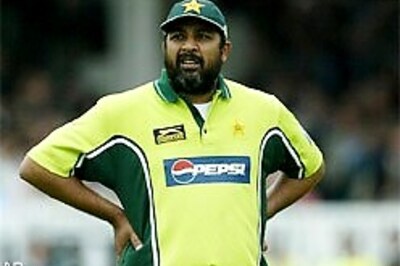 England hold on to win, level series