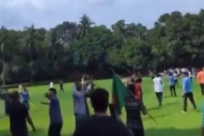 Bangladesh Unrest: Protestors Storm Prime Minister's Palace Shortly After Hasina Flees | On Cam