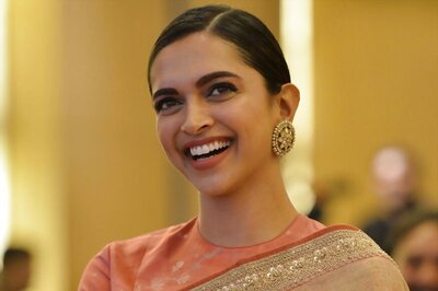 Deepika Padukone Looks Gorgeous in a Sabyasachi Saree at Dad Prakash Padukone's Felicitation Ceremony