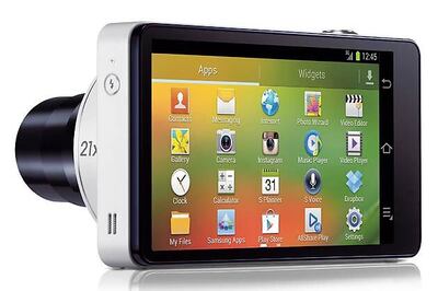 Samsung takes aim at Japanese rivals with Android camera