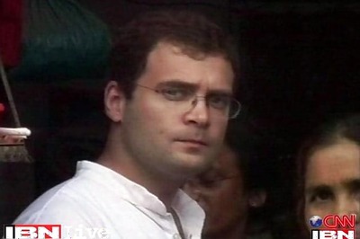 Rahul promises to address problems of street vendors