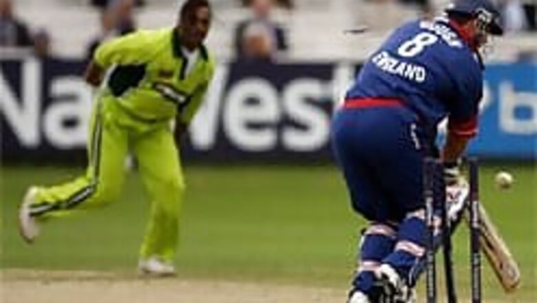 Pak wreak havoc on England in 2nd ODI