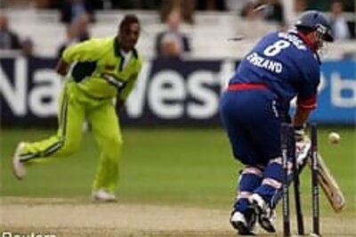 Pak wreak havoc on England in 2nd ODI