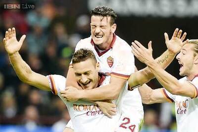 Francesco Totti double helps Roma thrash Inter Milan 3-0