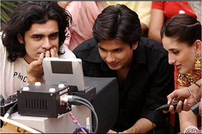 Kareena Kapoor Khan Celebrates 13 Years of Jab We Met with BTS Photo Featuring Shahid Kapoor