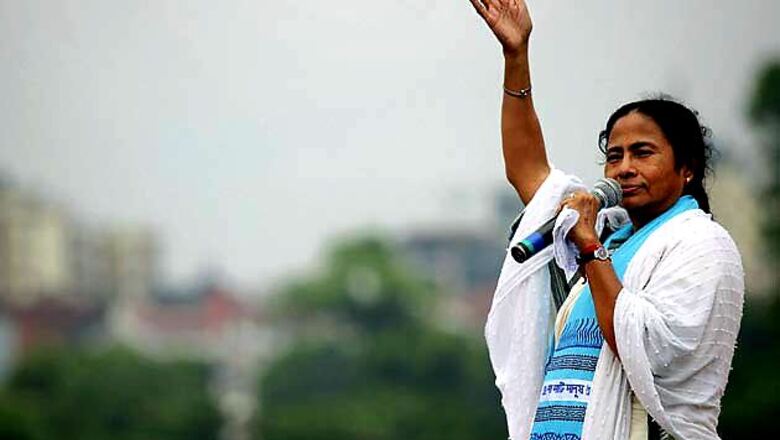 Mamata attacks Centre, says there is a conspiracy to dismiss her govt