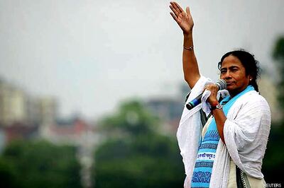 Mamata attacks Centre, says there is a conspiracy to dismiss her govt