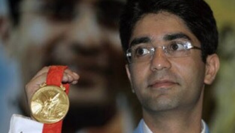 Kalmadi backs 'role model' Bindra against NRAI