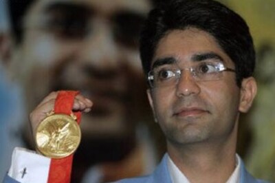 Kalmadi backs 'role model' Bindra against NRAI