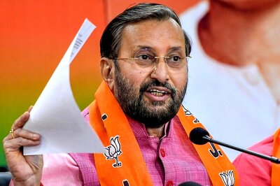 Javadekar Flags off 50 CPCB Teams in Delhi-NCR, Says Only 4% Pollution Due to Stubble Burning