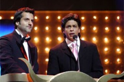 SRK does a Marathi jig in biscuit ad