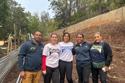 Roja Selvamani’s Daughter Anshumalika Poses With University Friends In New Viral Photo