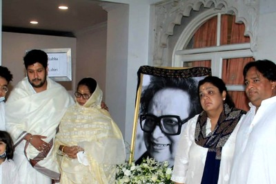 Bappi Lahiri's Family Holds Prayer Meet for Late Composer in Mumbai; Shraddha Kapoor, Ila Arun Join