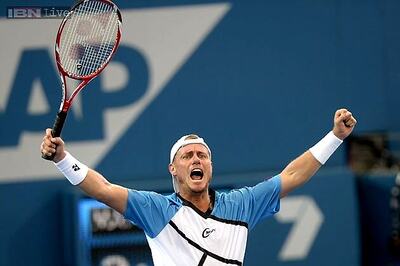 Hewitt upsets Nishikori to reach Brisbane final