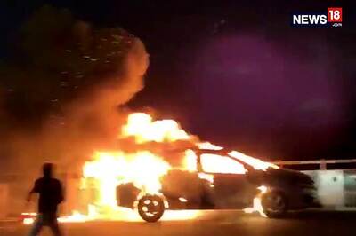 Fire Breaks Out Inside Parked Cab in Mumbai; 15 Cars Gutted