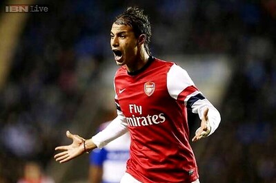 Crystal Palace sign Marouane Chamakh from Arsenal