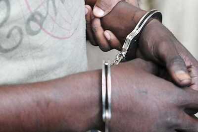 DU Girl Chases, Recovers Her Bag From Snatchers