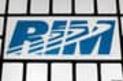 Install server here or end service: Govt to RIM