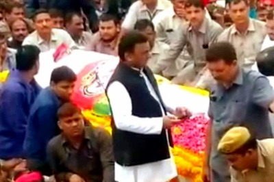 ‘Neta Ji Amar Rahen’: Crowds Gather at Mulayam’s Ancestral Village Saifai to See Last Glimpse